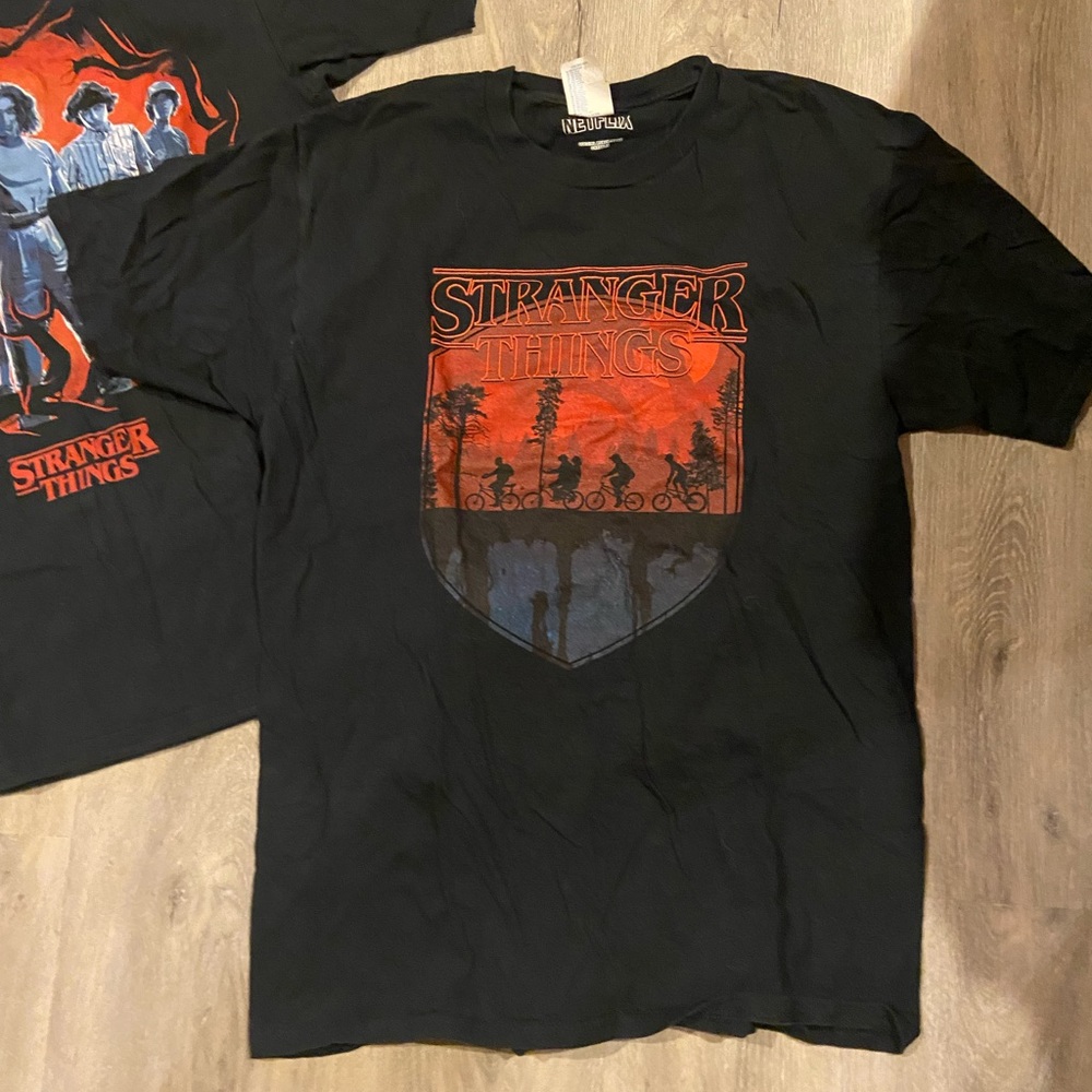 Medium Stranger Things Tees - Picture 3 of 4